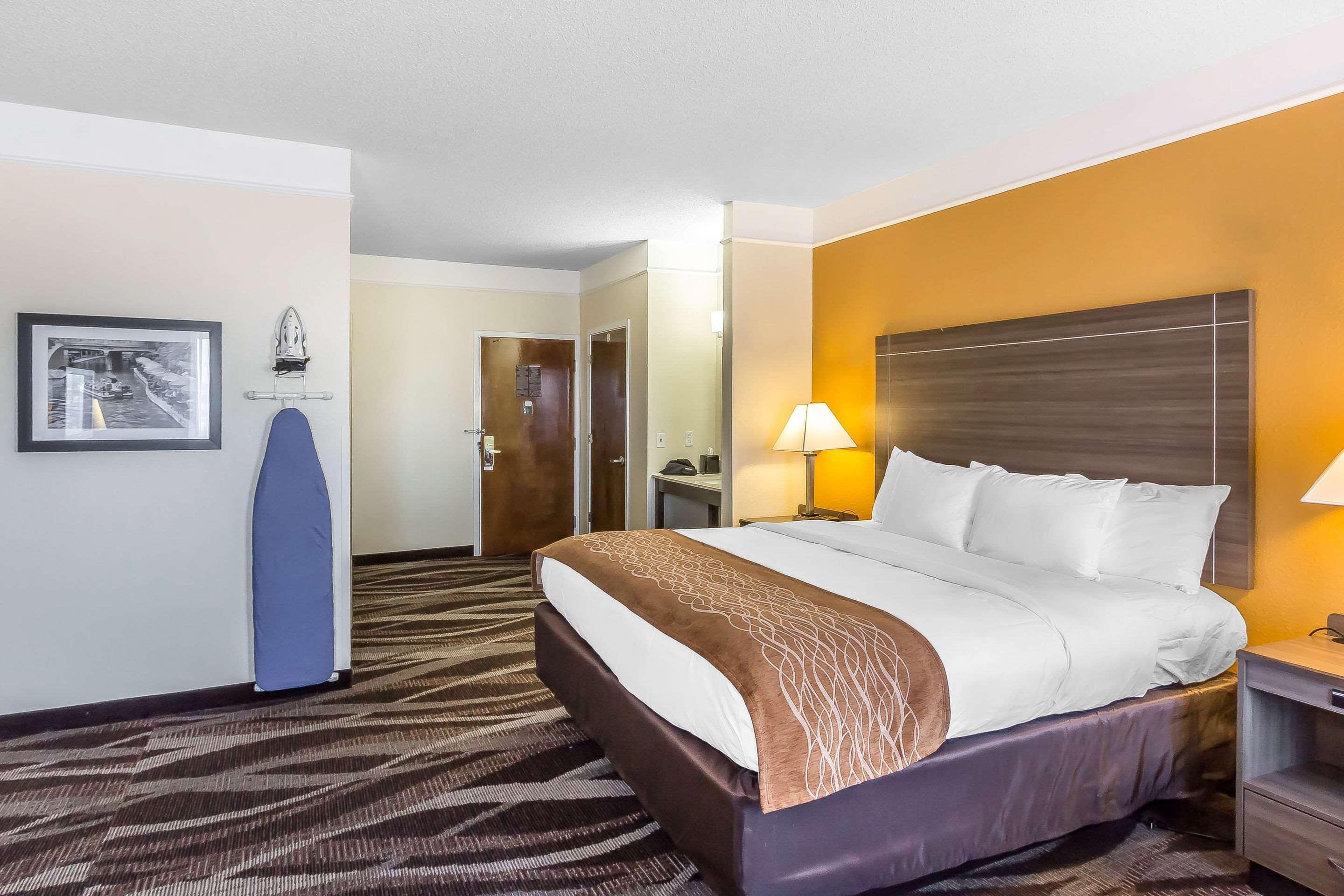 סן אנטוניו Comfort Inn Near Frost Bank Center מראה חיצוני תמונה