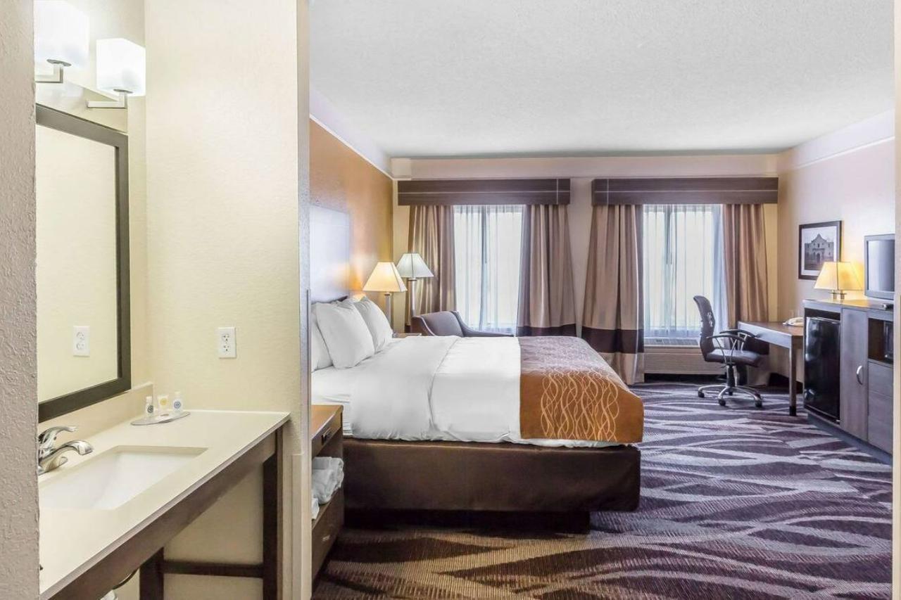 סן אנטוניו Comfort Inn Near Frost Bank Center מראה חיצוני תמונה